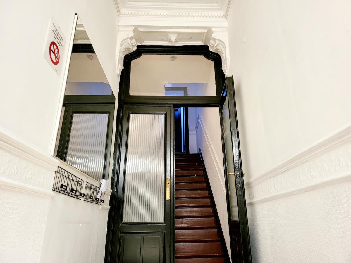 Chambre Privee Au 3E Etage Sans Ascenceur En Plein Centre De Charleroi Daire Dış mekan fotoğraf