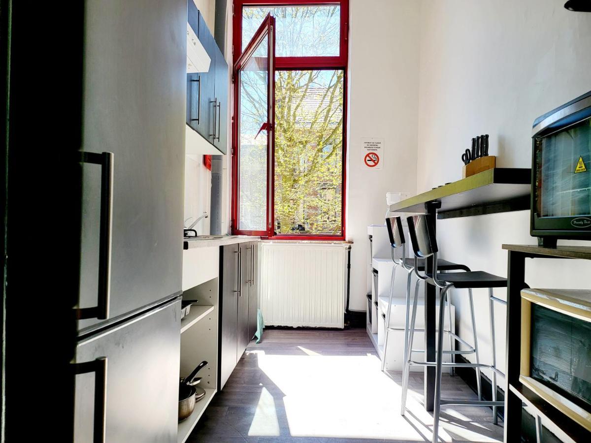 Chambre Privee Au 3E Etage Sans Ascenceur En Plein Centre De Charleroi Daire Dış mekan fotoğraf